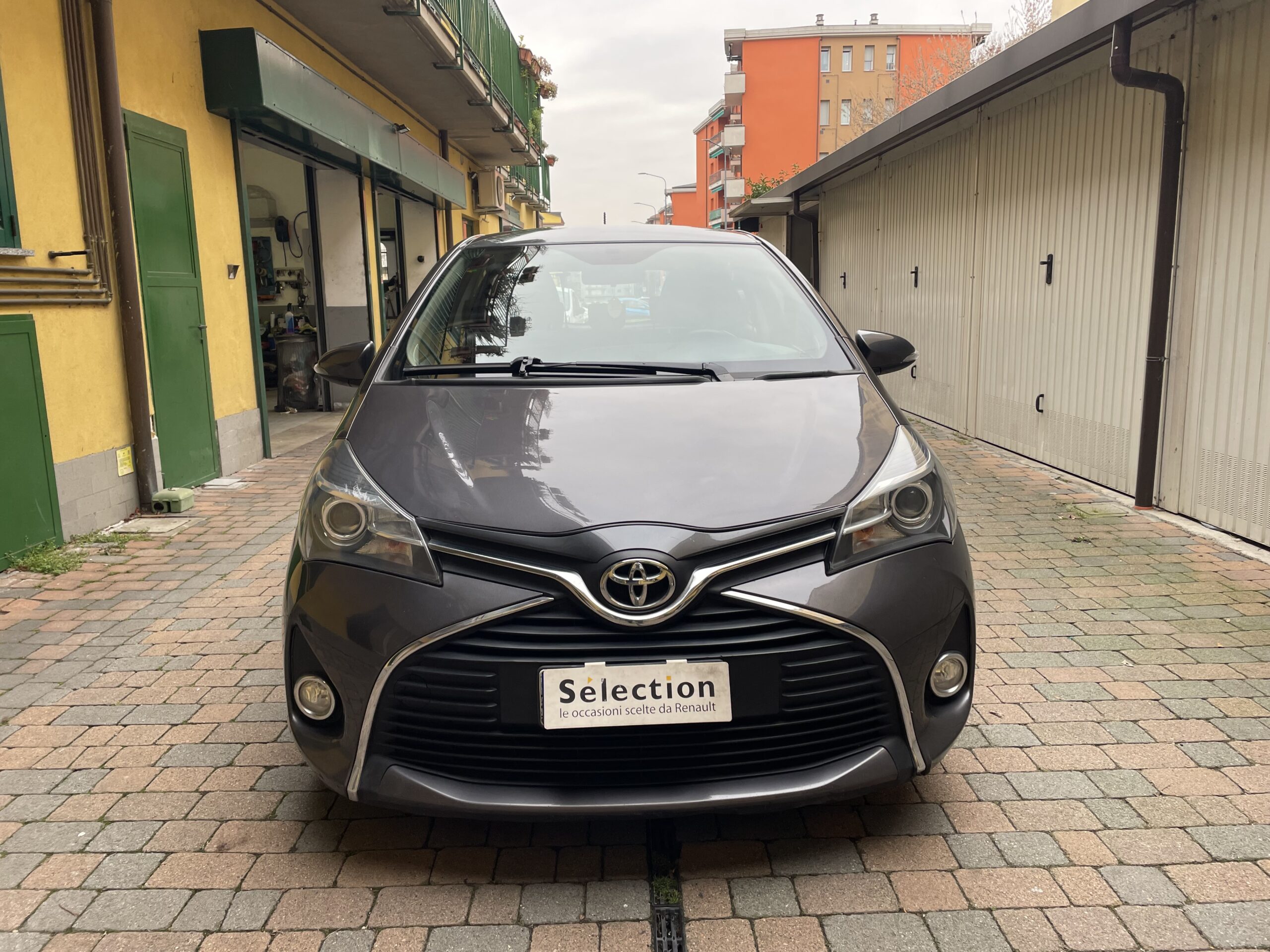 TOYOTA YARIS 1.0 Active 5 porte - immagine 4