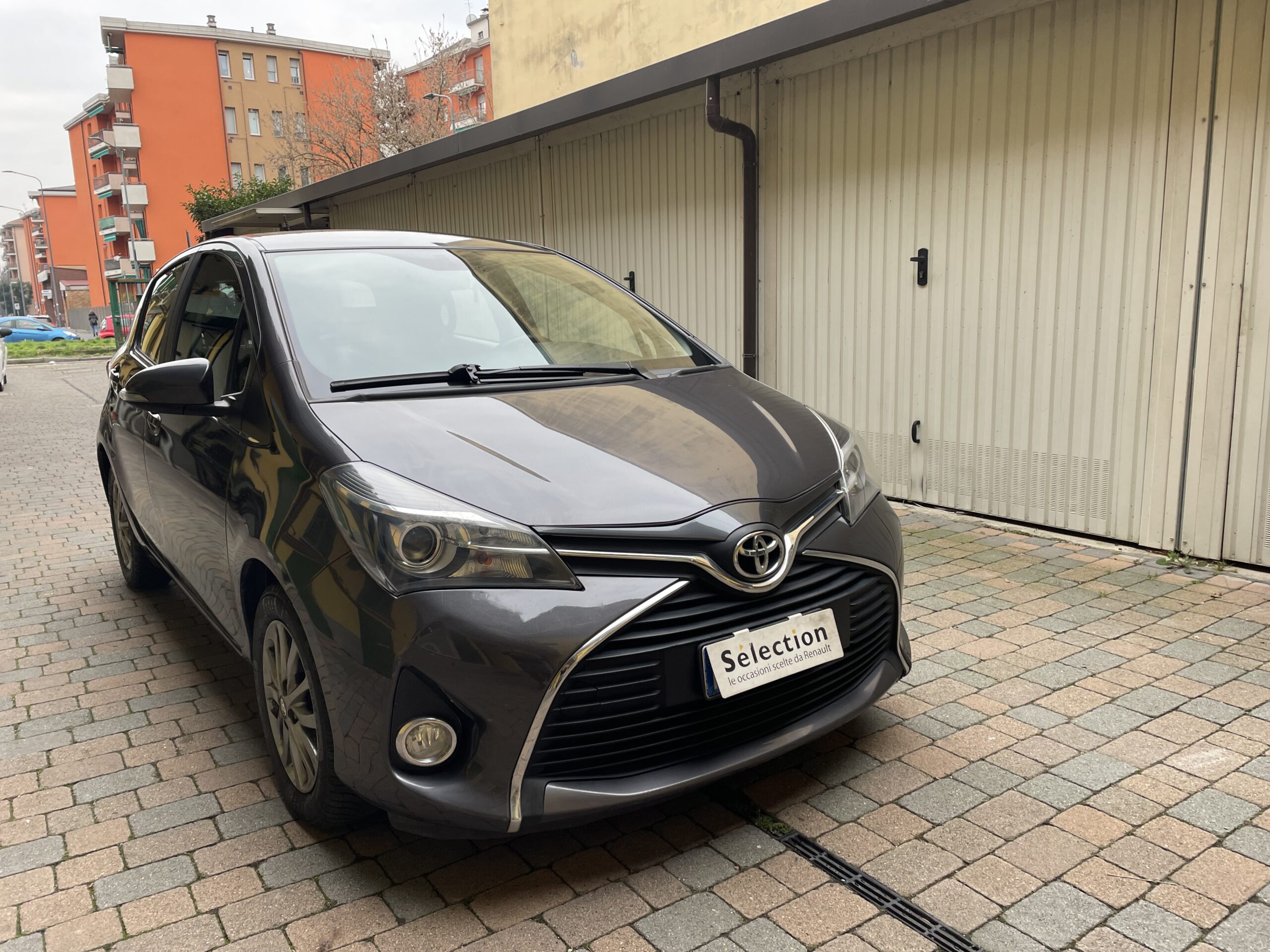 TOYOTA YARIS 1.0 Active 5 porte - immagine 3