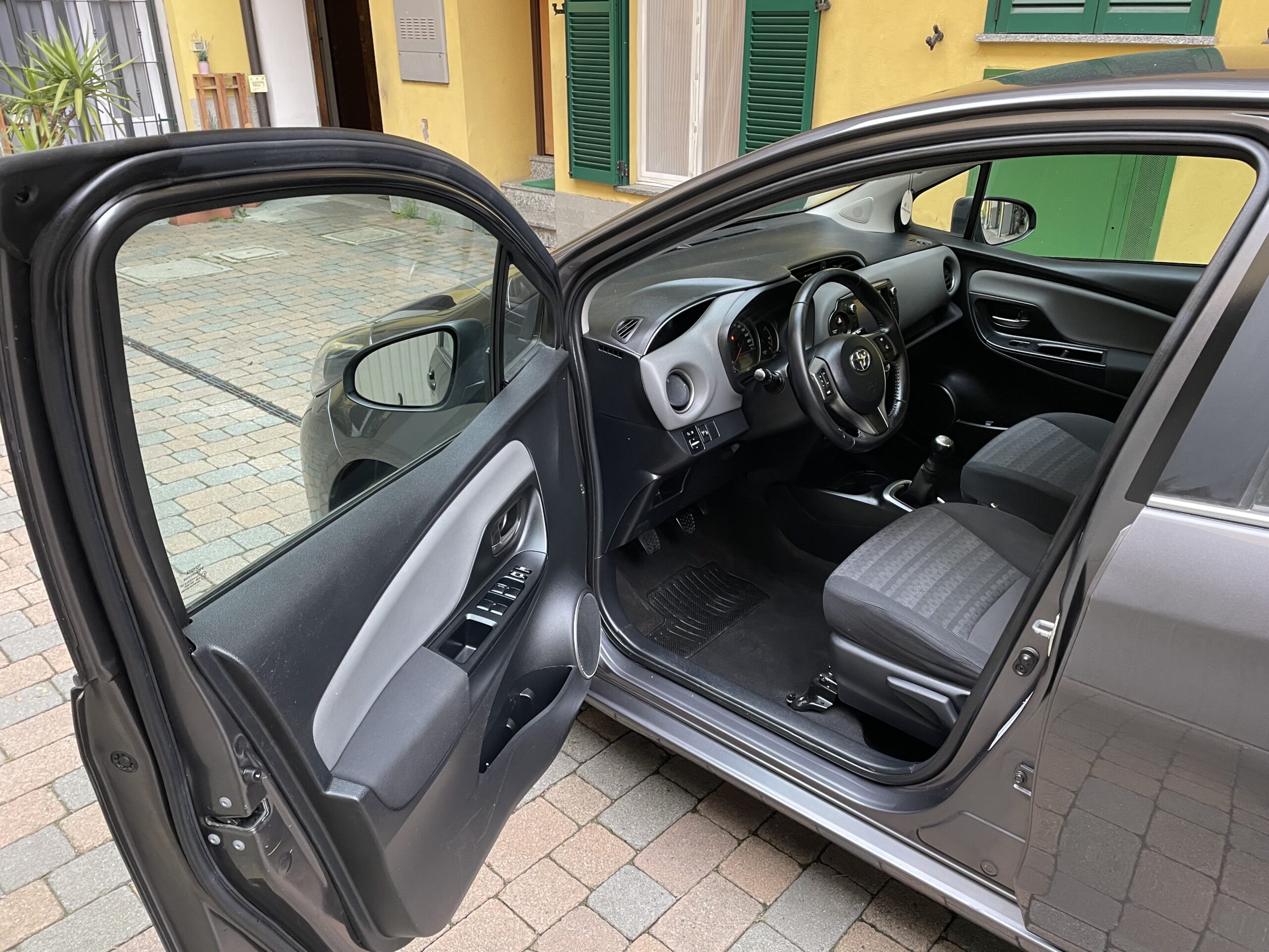 TOYOTA YARIS 1.0 Active 5 porte - immagine 16