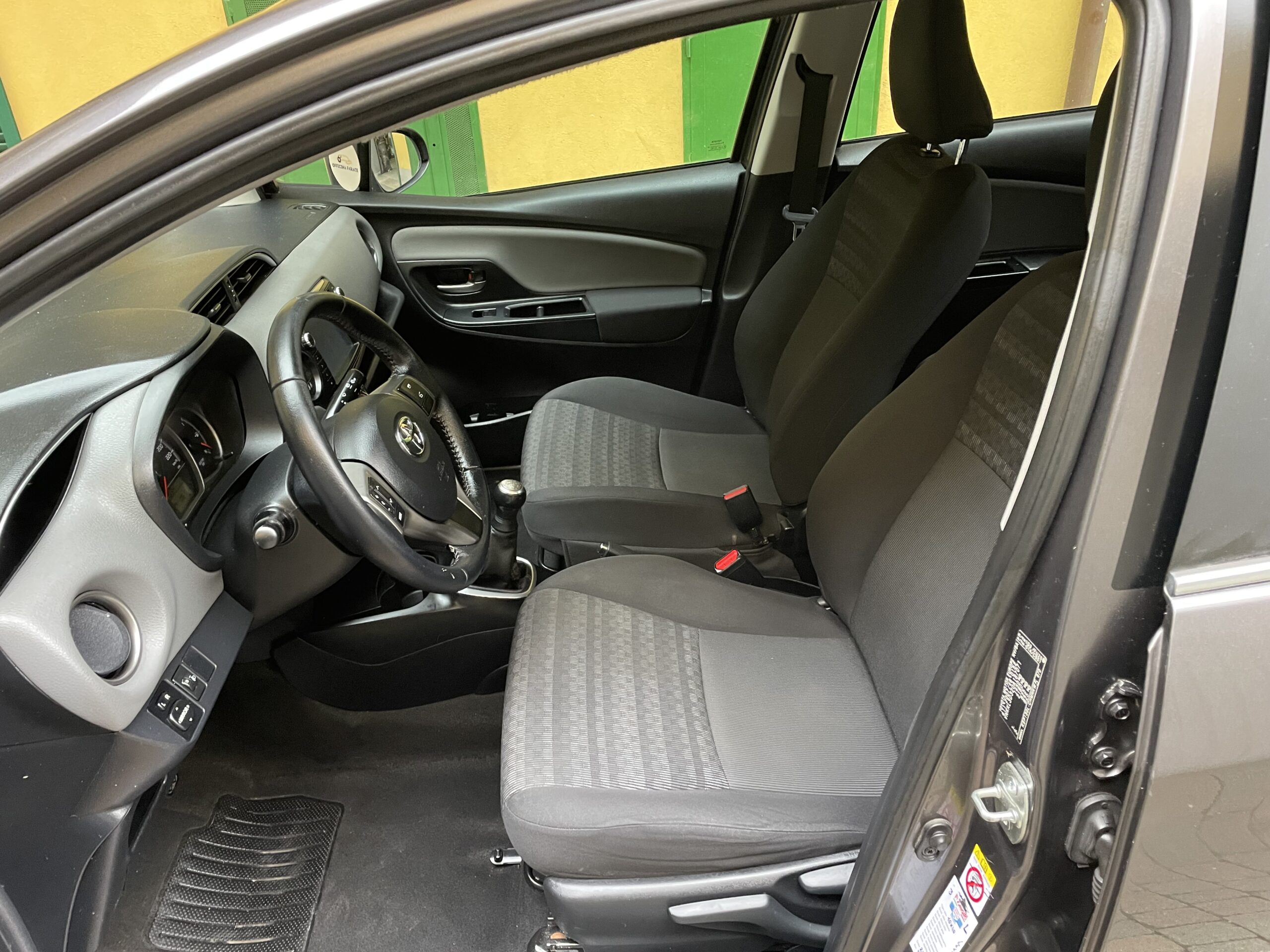 TOYOTA YARIS 1.0 Active 5 porte - immagine 15