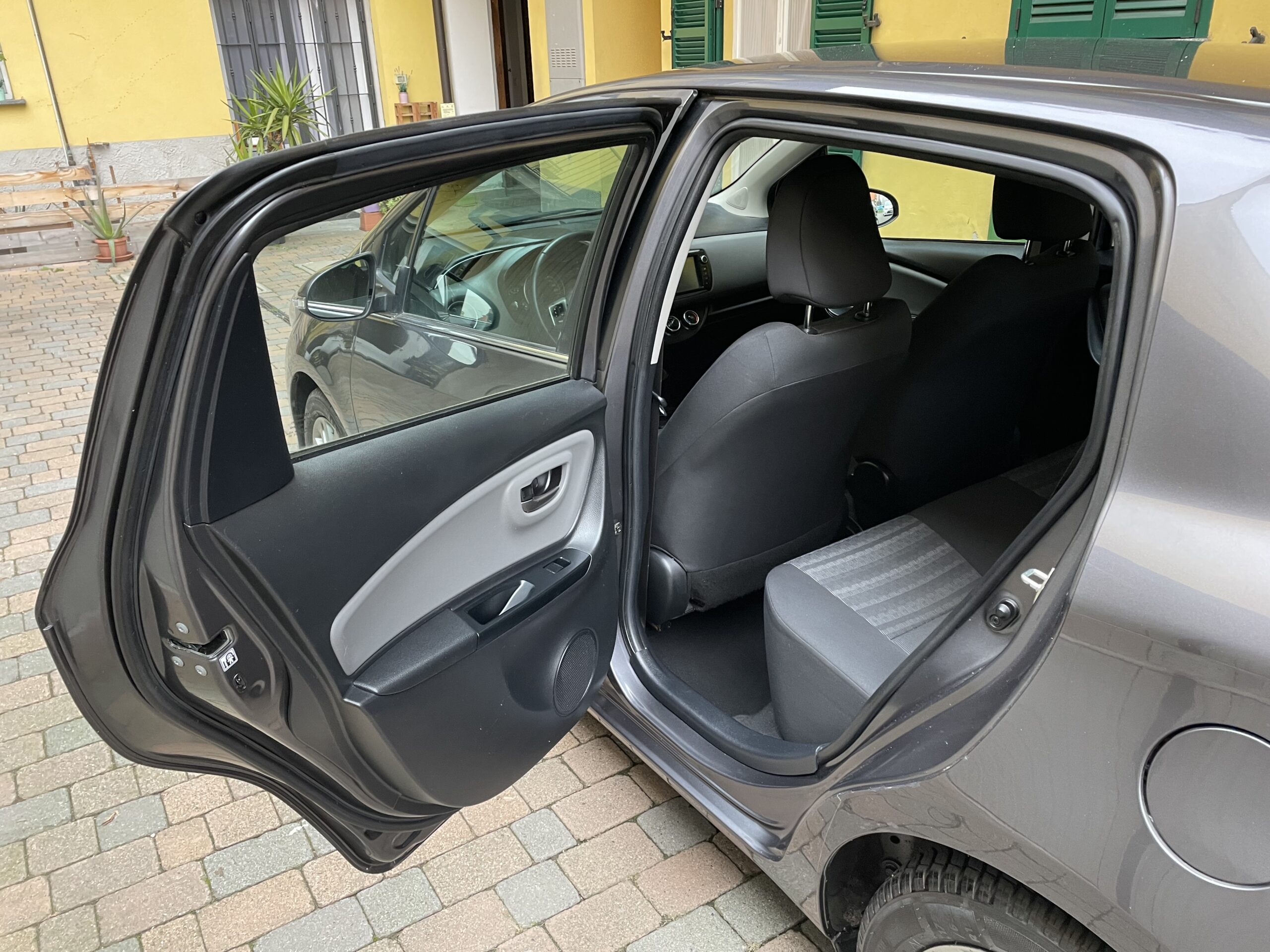 TOYOTA YARIS 1.0 Active 5 porte - immagine 13
