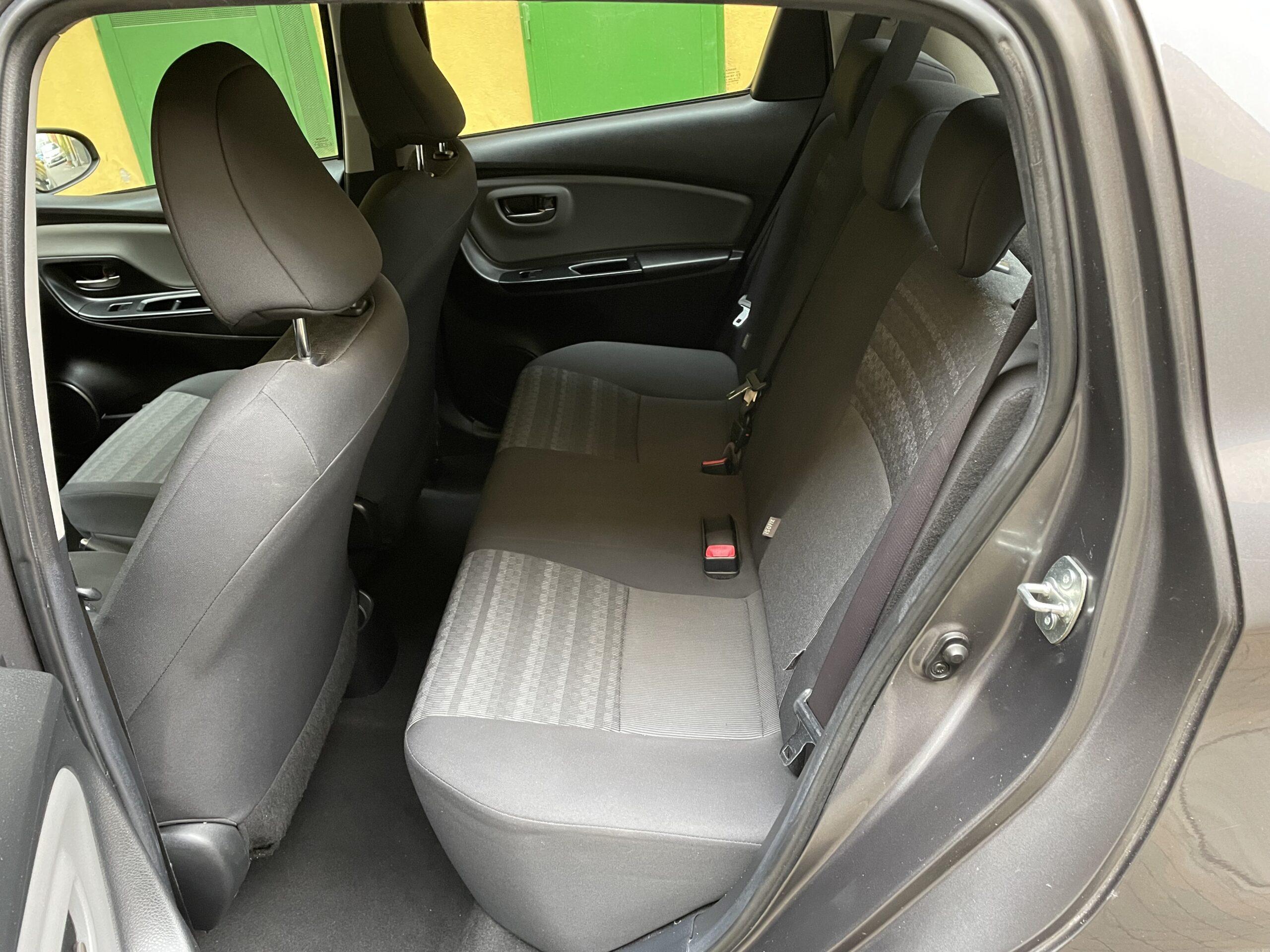 TOYOTA YARIS 1.0 Active 5 porte - immagine 12