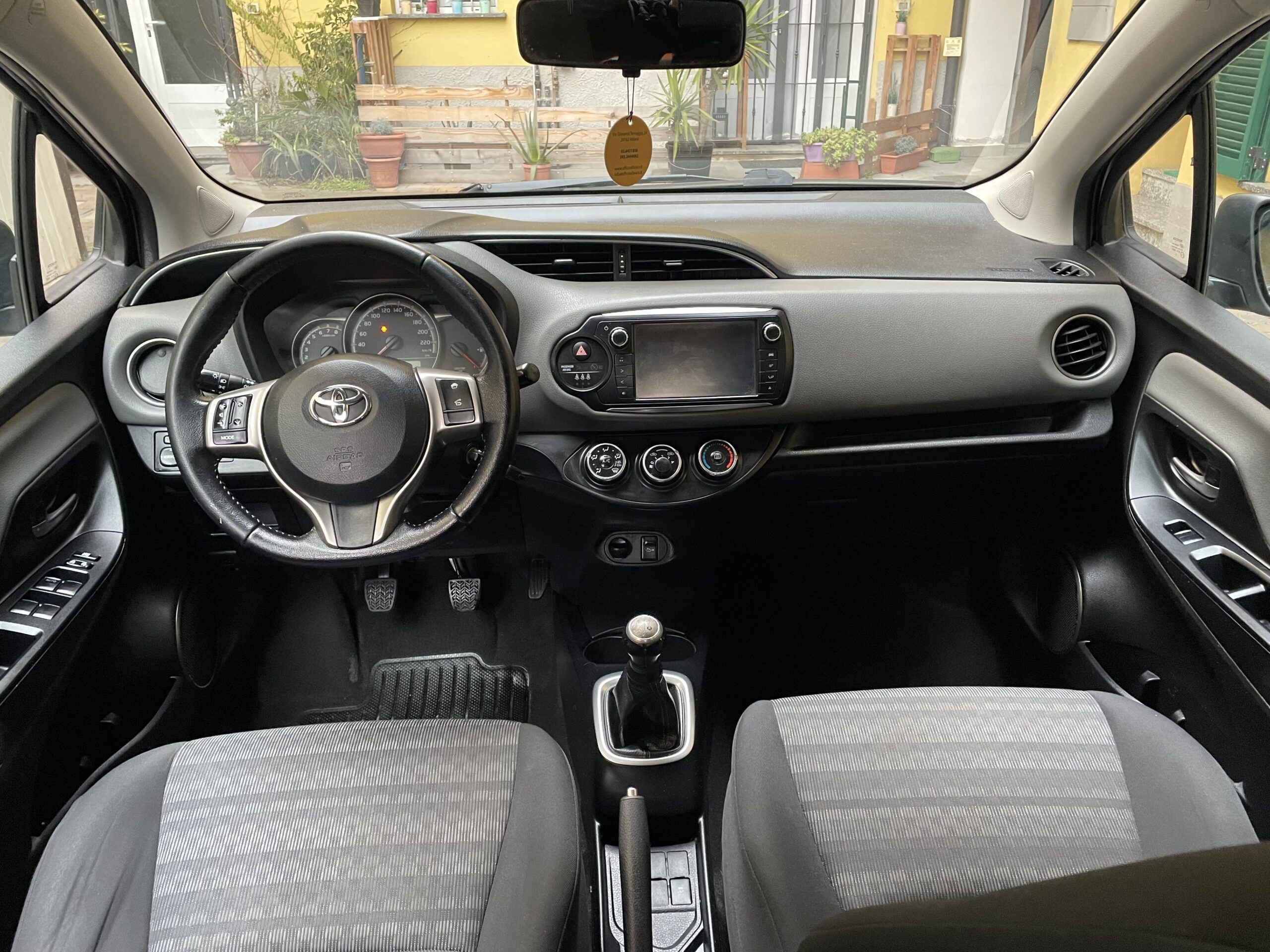 TOYOTA YARIS 1.0 Active 5 porte - immagine 11