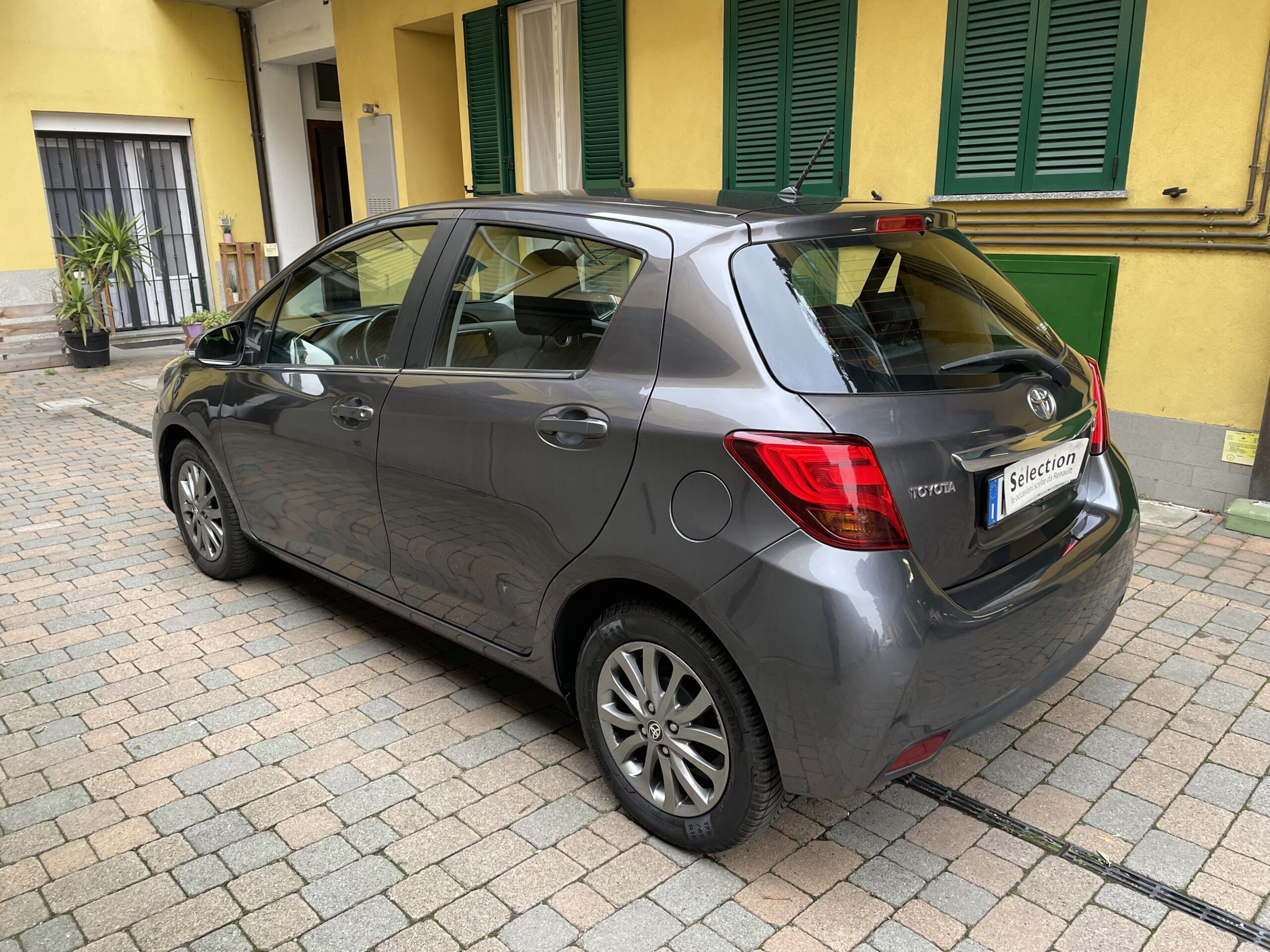 TOYOTA YARIS 1.0 Active 5 porte - immagine 10