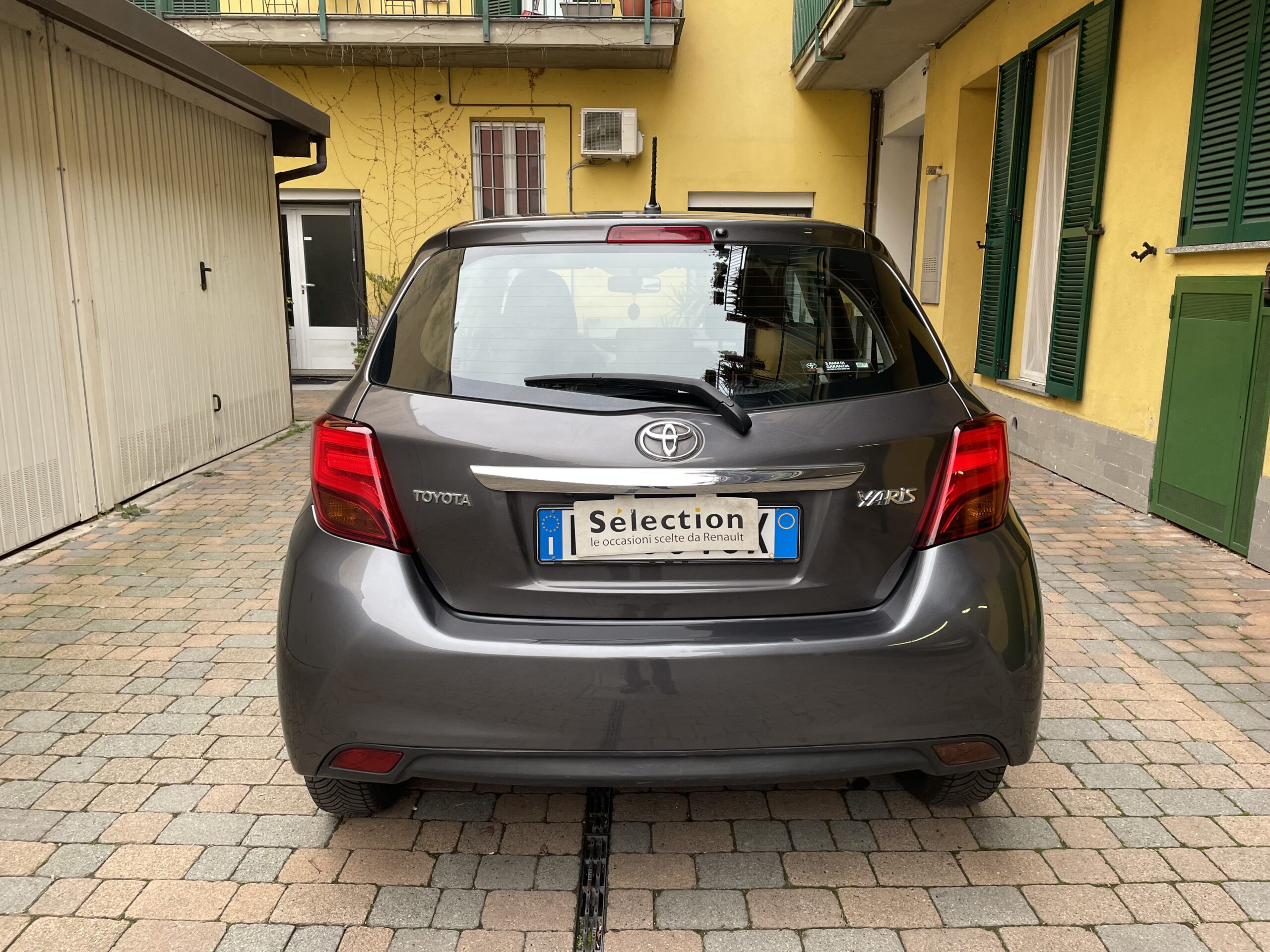 TOYOTA YARIS 1.0 Active 5 porte - immagine 9