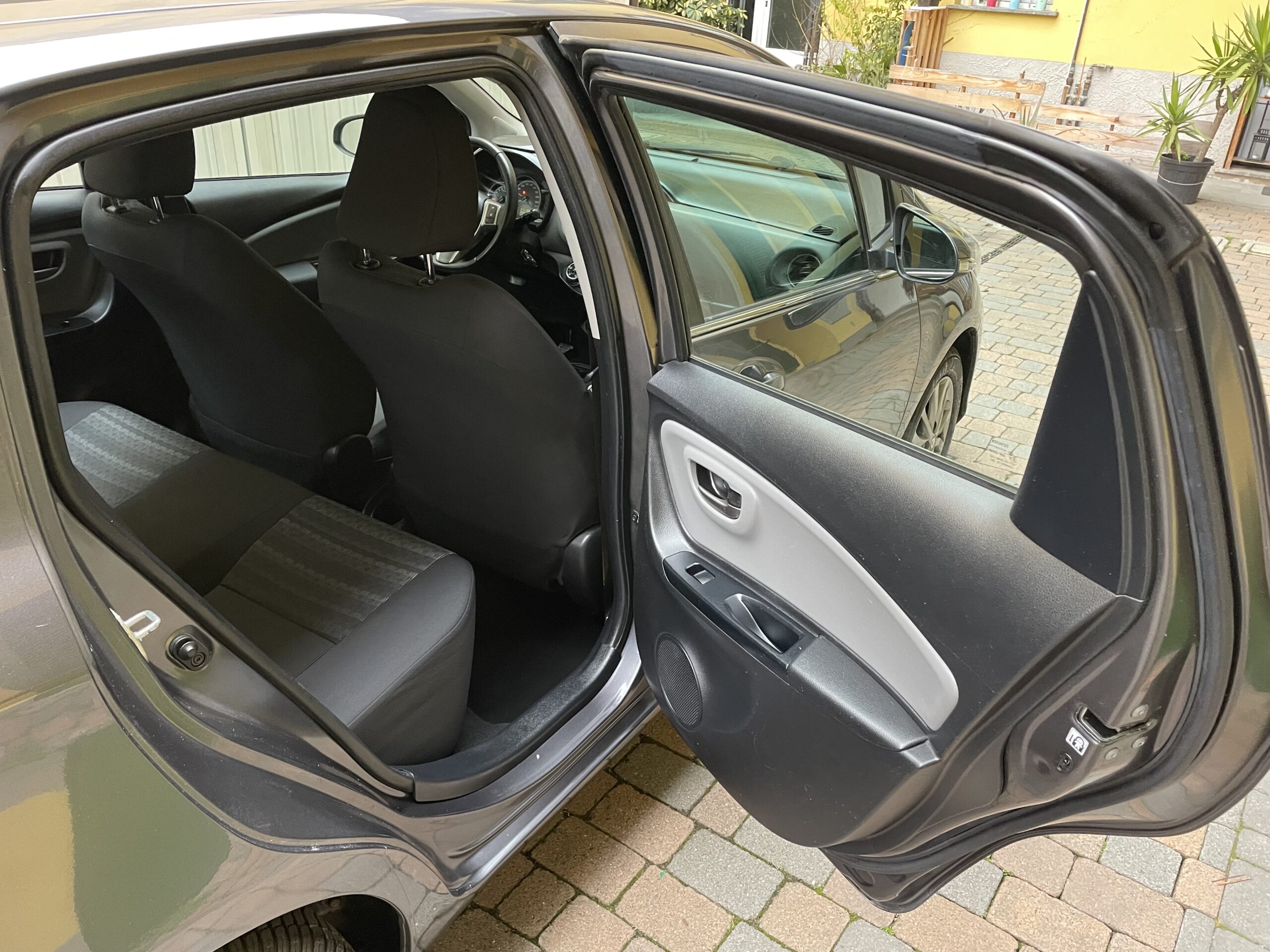 TOYOTA YARIS 1.0 Active 5 porte - immagine 6