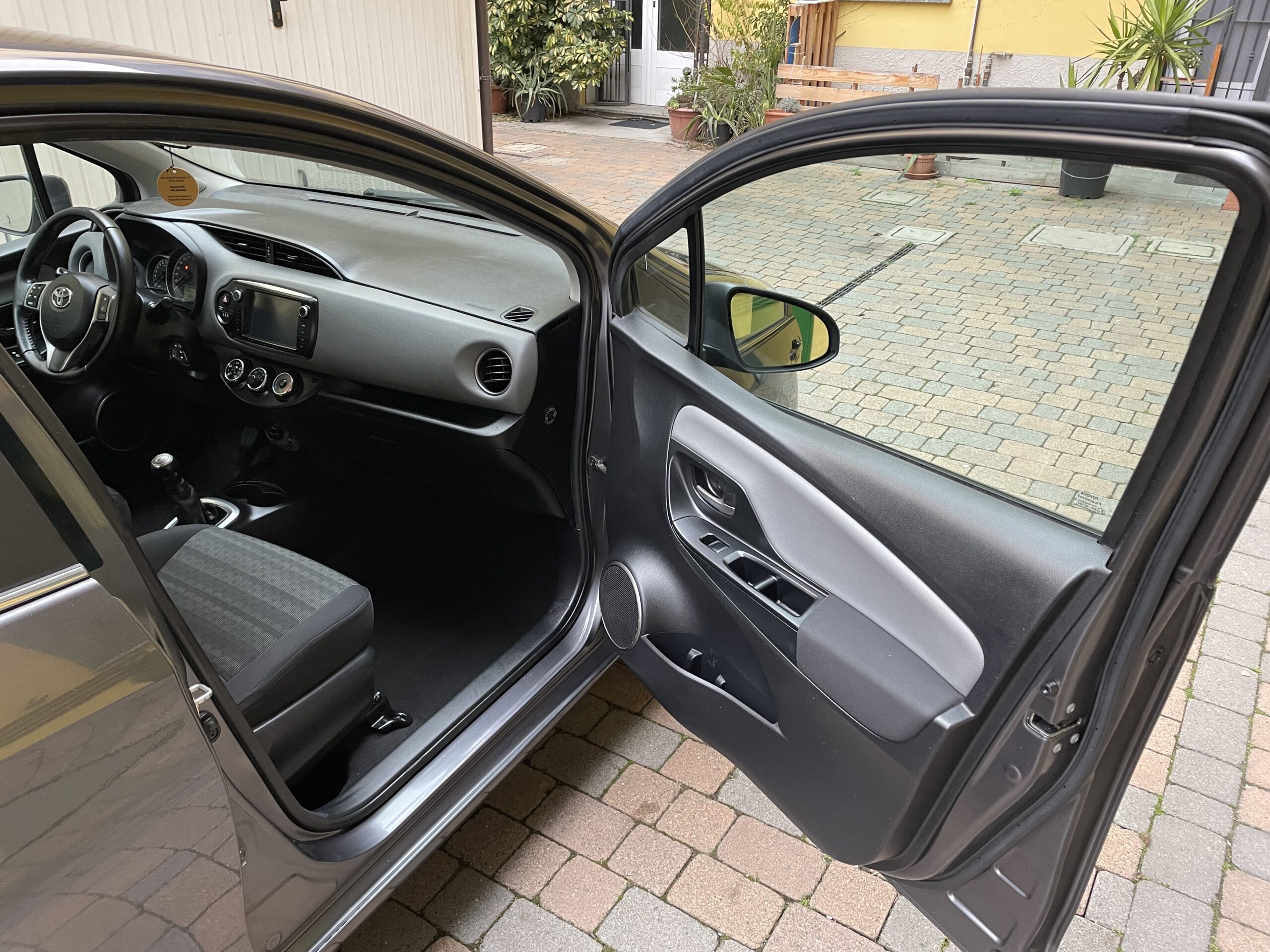 TOYOTA YARIS 1.0 Active 5 porte - immagine 21