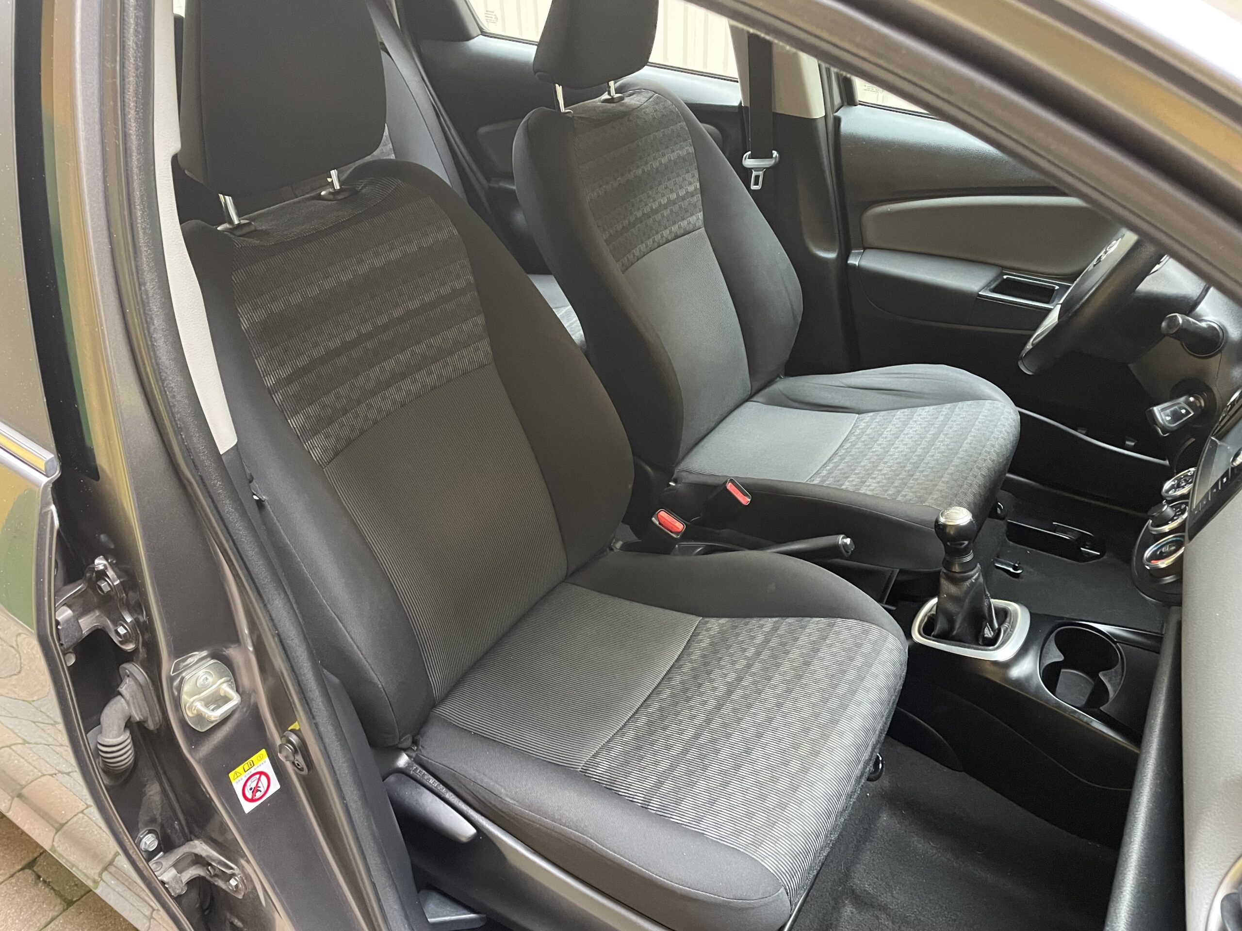 TOYOTA YARIS 1.0 Active 5 porte - immagine 19