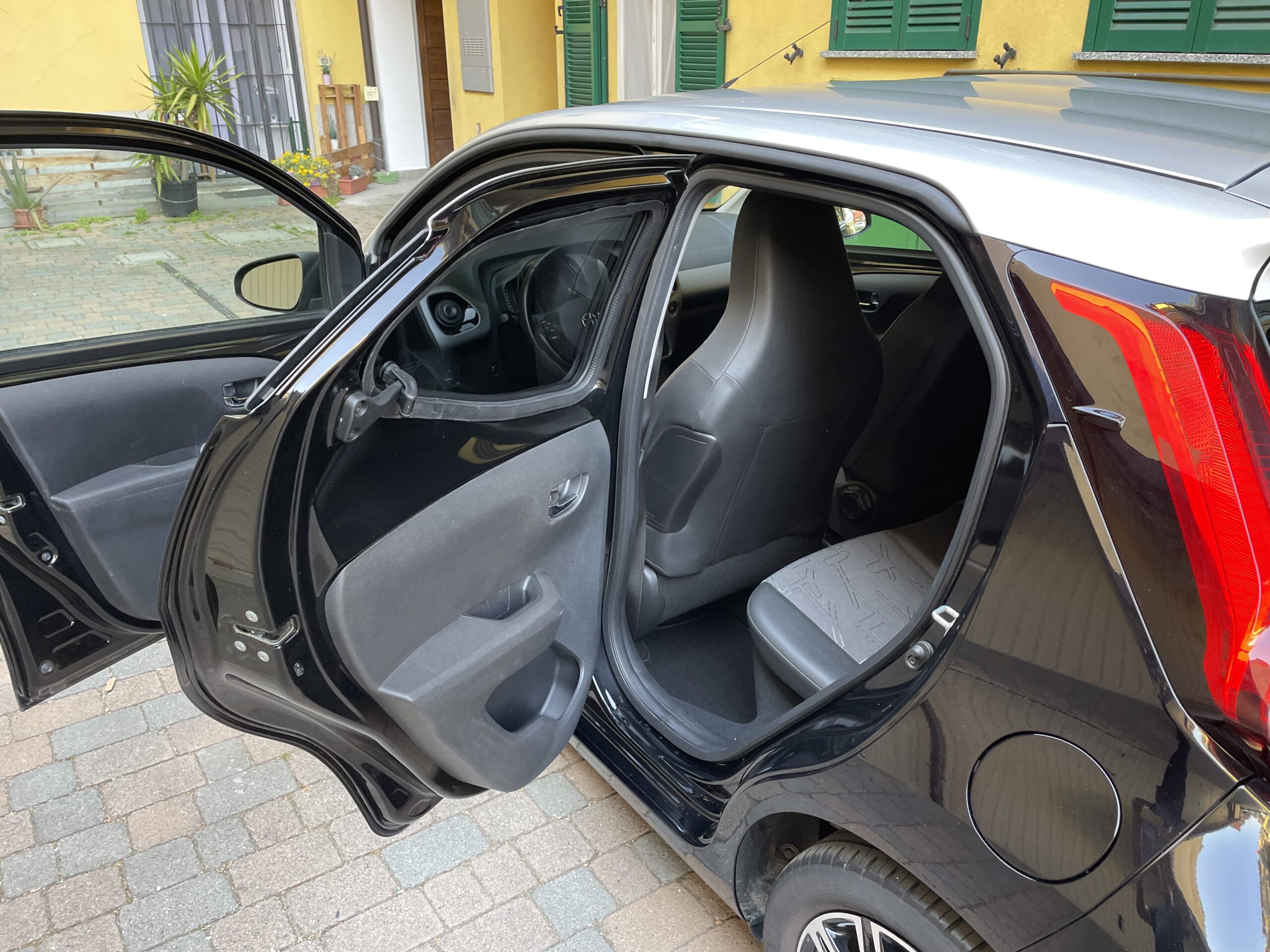 TOYOTA AYGO 1.0 X-clusiv M-mt 72cv - immagine 11