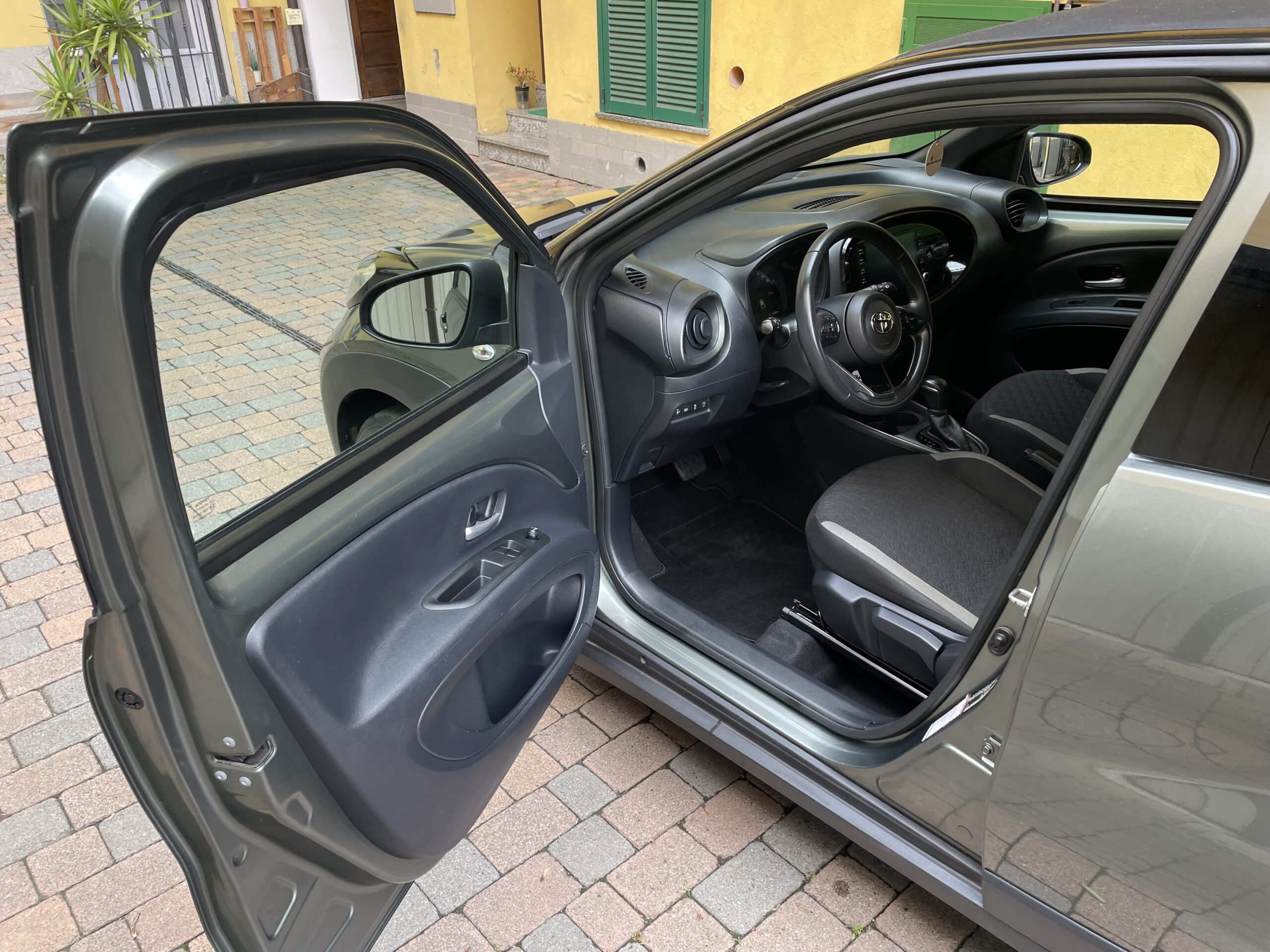 TOYOTA AYGO X 1.0 TREND AIR 72cv s-cvt - immagine 18