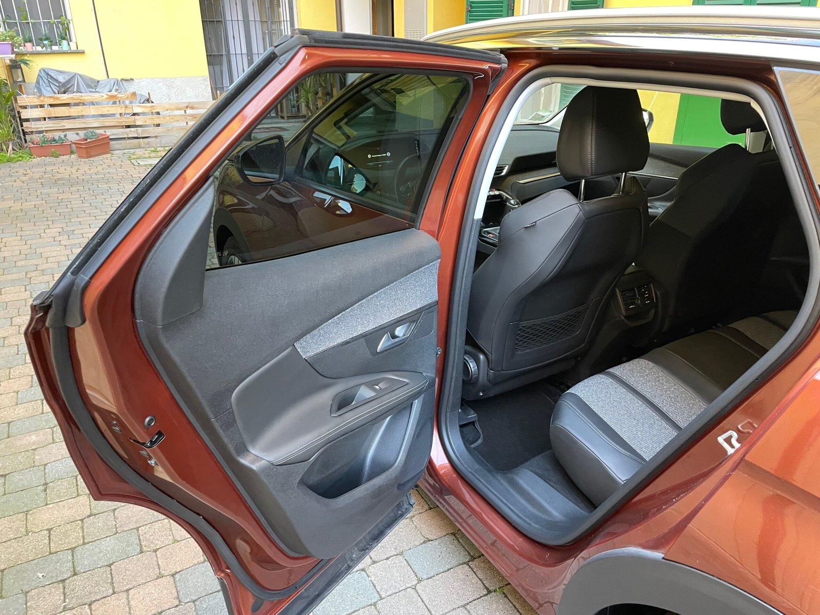 PEUGEOT 3008 1.2 PURETECH ALLURE - immagine 18