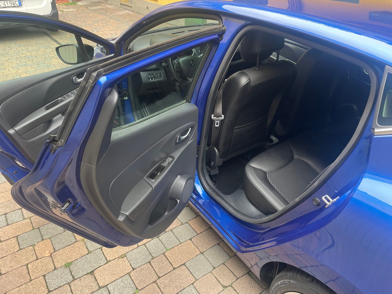 RENAULT CLIO 0.9 TCE MOSCHINO INTENS 90CV - immagine 10