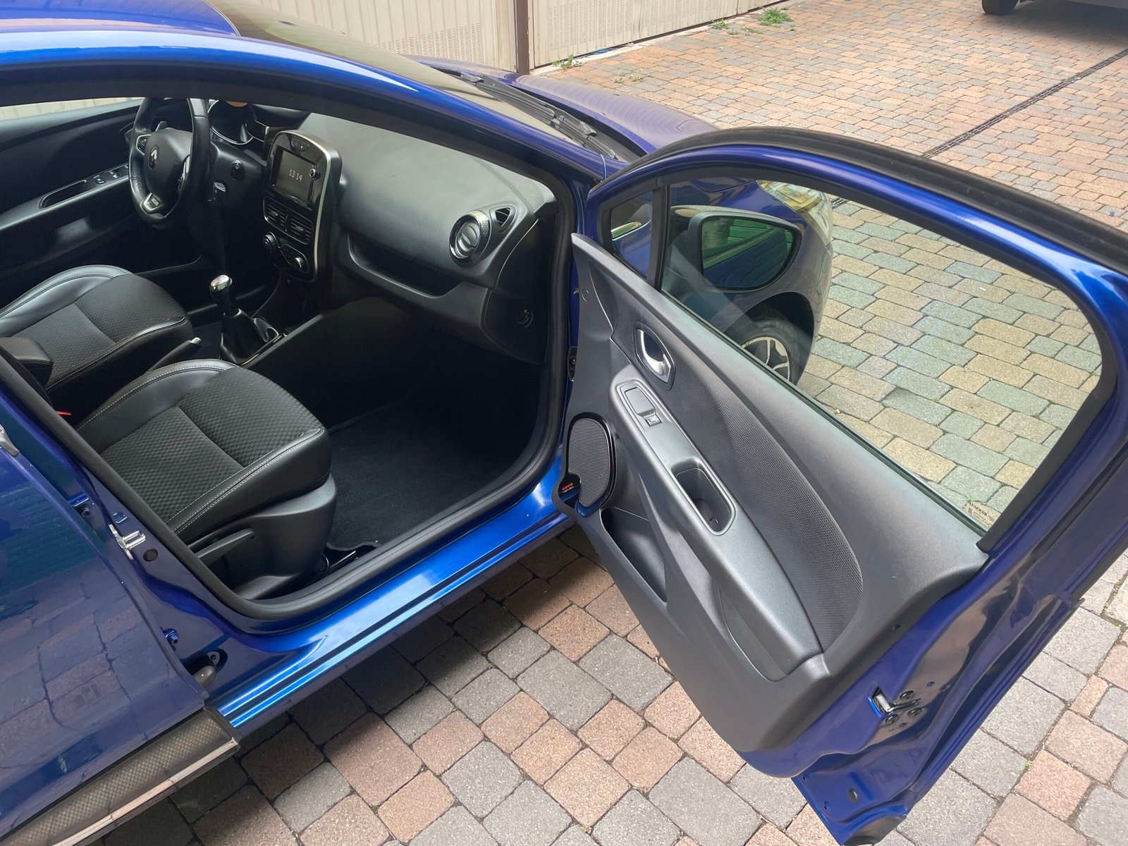 RENAULT CLIO 0.9 TCE MOSCHINO INTENS 90CV - immagine 19